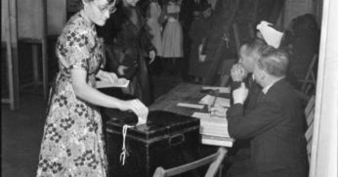 29 Avril 1945 Les Femmes Votent Pour La Première Fois