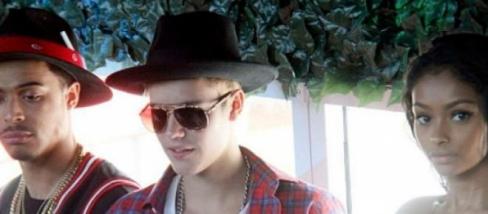 Justin Bieber arranjou nova companhia. Justin Bieber arranjou nova companhia.