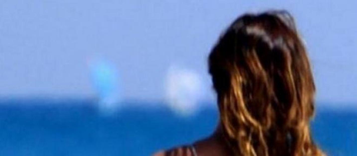 Belen rodriguez ci mostra il culo mentre balla 8