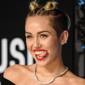 Miley Cyrus quer modificar radicalmente o corpo.