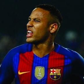 Sites europeus divulgaram um vídeo do craque Neymar empurrando, na escada do vestiários, o adversário Rubén Vezo
