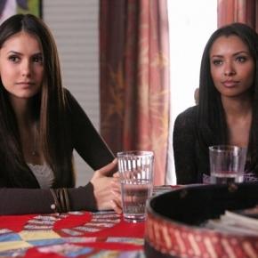 The Vampire Diaries: Elena (Nina Dobrev) e Bonnie (Kat Graham) (Foto: CW/Screencap)