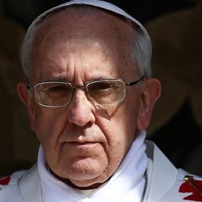 Francisco aborda vaga de refugiados para a Europa