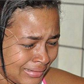 Mulher leva surra na cadeia após envenenar a filha