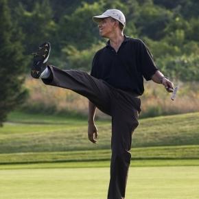 president-barack-obama-playing-golf-in-martha-s-vineyard-white-house-pete-souza-wikimedia-commons_831539.jpg