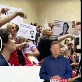Rozwścieczeni warszawiacy w ratuszu.