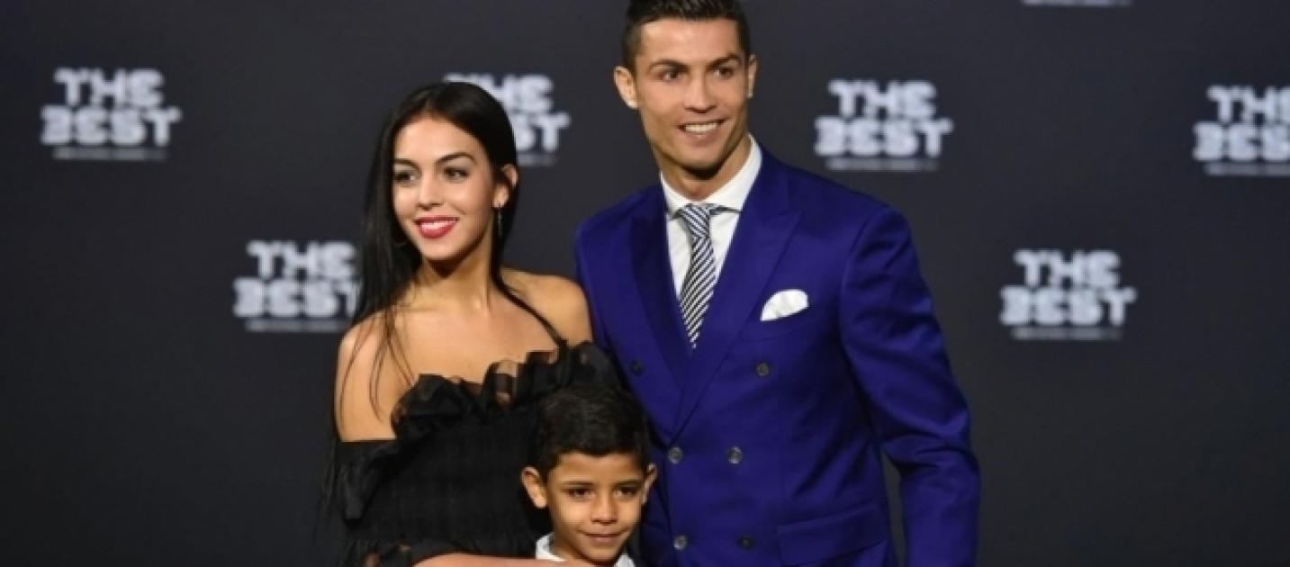 La Compagne De Cristiano Ronaldo Se Dévoile 