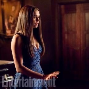 The Vampire Diaries: Elena Gilbert (Nina Dobrev) acorda no final da 8ª temporada (Foto: EW/CW/Divulgação)
