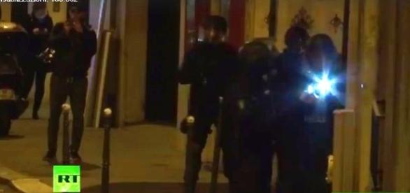 Attentato a Parigi : terrore a Champs Elysees - morti due poliziotti e killer